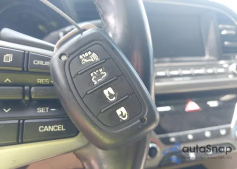 2017 Hyundai Elantra Value Edition z USA, uszkodzony, nr VIN 5NPD84LF3HH157361